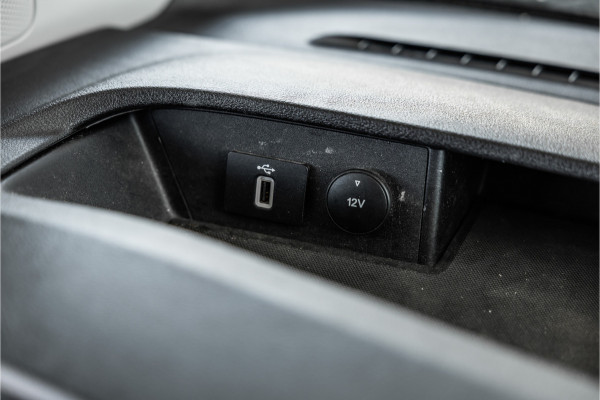 Ford Transit Custom 320 2.0 TDCI 170 PK L2H1 Limited DC | Dubbel cabine | Bi-Xenon | CarPlay | Navigatie | Stoelverwarming | Trekhaak | Euro 6 | Nieuwe APK