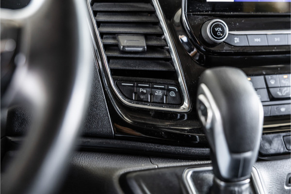 Ford Transit Custom 320 2.0 TDCI 170 PK L2H1 Limited DC | Dubbel cabine | Bi-Xenon | CarPlay | Navigatie | Stoelverwarming | Trekhaak | Euro 6 | Nieuwe APK