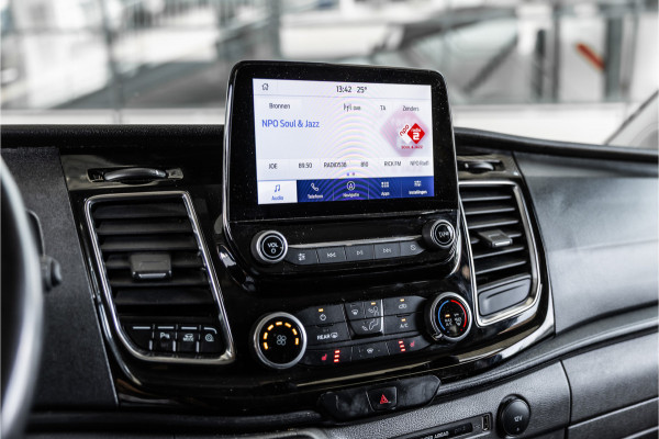 Ford Transit Custom 320 2.0 TDCI 170 PK L2H1 Limited DC | Dubbel cabine | Bi-Xenon | CarPlay | Navigatie | Stoelverwarming | Trekhaak | Euro 6 | Nieuwe APK