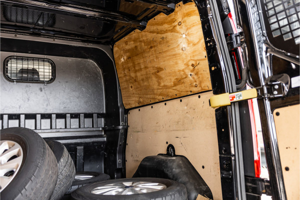 Ford Transit Custom 320 2.0 TDCI 170 PK L2H1 Limited DC | Dubbel cabine | Bi-Xenon | CarPlay | Navigatie | Stoelverwarming | Trekhaak | Euro 6 | Nieuwe APK