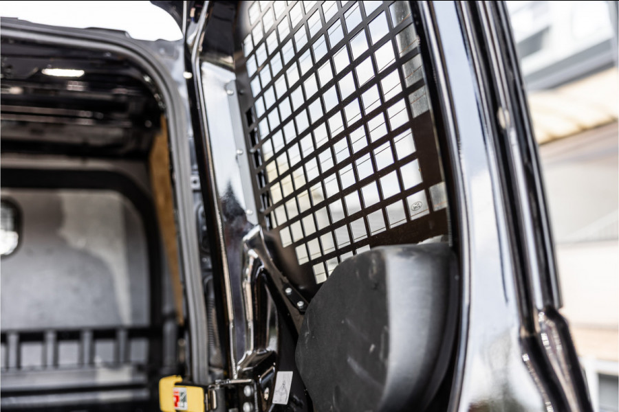 Ford Transit Custom 320 2.0 TDCI 170 PK L2H1 Limited DC | Dubbel cabine | Bi-Xenon | CarPlay | Navigatie | Stoelverwarming | Trekhaak | Euro 6 | Nieuwe APK