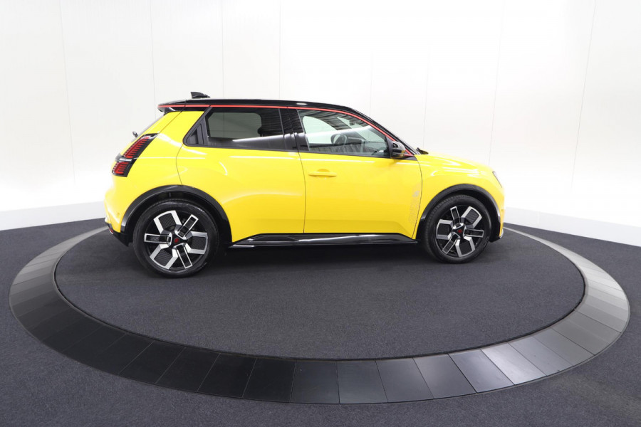 Renault 5 comfort range iconic cinq 52 kWh | 99,1% SOH | Adaptieve Cruise Control | Harman Kardon | Camera