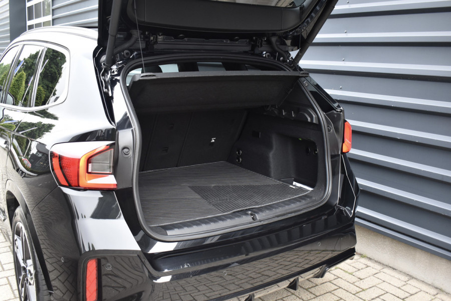 BMW X1 xDrive30e M Sport | Pano | Trekhaak | Harman/Kardon | Massage | ACC | Head-Up | Memory seat | Sfeerverlichting |
