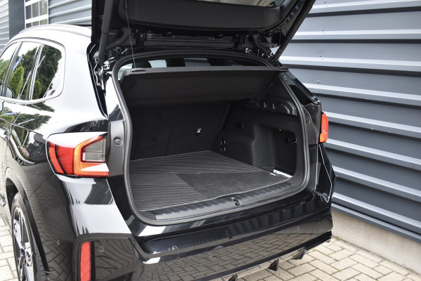 BMW X1 xDrive30e M Sport | Pano | Trekhaak | Harman/Kardon | Massage | ACC | Head-Up | Memory seat | Sfeerverlichting |
