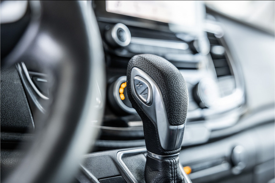 Ford Transit Custom 320 2.0 TDCI 185 PK L2H1 Sport | Automaat | CarPlay | Camera | Stoelverwarming | Navigatie | Elek stoelen | DAB | Nieuwe APK | Orig. NL Auto