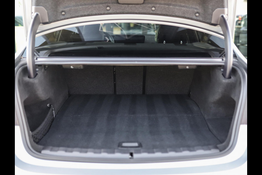 BMW 3-serie 330e | Frozen | M-Sport Pro | Pano | H/K | Memory