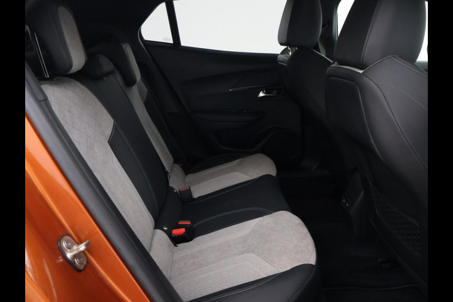 Peugeot e-2008 EV GT PREMIERE + PANORAMA SCHUIFDAK | ADAPTIVE CRUISE | STOELVERWARMING | CAMERA