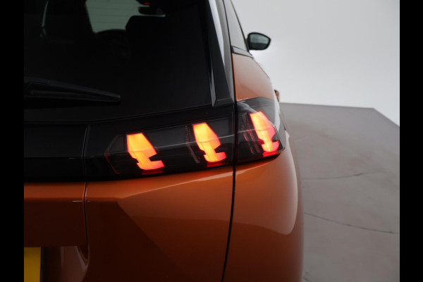 Peugeot e-2008 EV GT PREMIERE + PANORAMA SCHUIFDAK | ADAPTIVE CRUISE | STOELVERWARMING | CAMERA