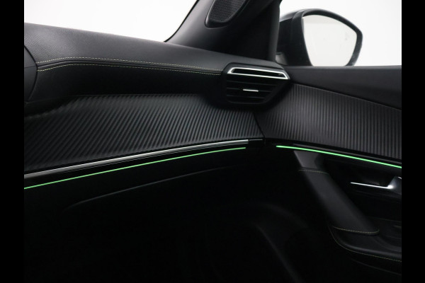 Peugeot e-2008 EV GT PREMIERE + PANORAMA SCHUIFDAK | ADAPTIVE CRUISE | STOELVERWARMING | CAMERA