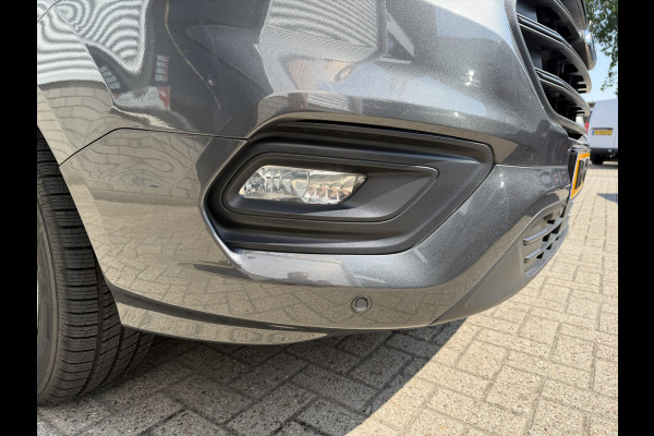 Ford Transit Custom 320 2.0 TDCI automaat L2H1 Trend / 3 persoons / vaste prijs rijklaar € 17.950 ex btw / lease vanaf € 302 / trekhaak / laadruimte gestoffeerd / airco / cruise / magneic grey metallic