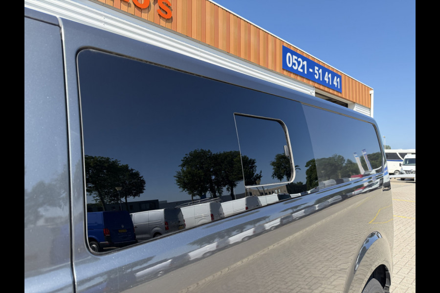 Ford Transit Custom 320 2.0 TDCI automaat L2H1 Trend / 3 persoons / vaste prijs rijklaar € 17.950 ex btw / lease vanaf € 302 / trekhaak / laadruimte gestoffeerd / airco / cruise / magneic grey metallic