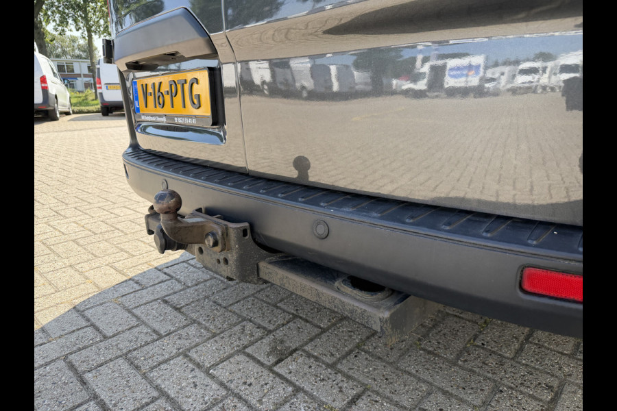 Ford Transit Custom 320 2.0 TDCI automaat L2H1 Trend / 3 persoons / vaste prijs rijklaar € 17.950 ex btw / lease vanaf € 302 / trekhaak / laadruimte gestoffeerd / airco / cruise / magneic grey metallic