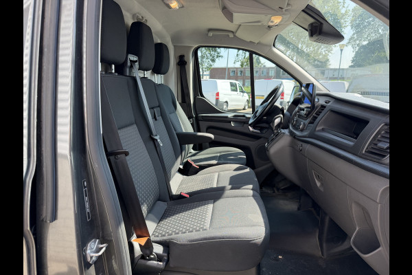 Ford Transit Custom 320 2.0 TDCI automaat L2H1 Trend / 3 persoons / vaste prijs rijklaar € 17.950 ex btw / lease vanaf € 302 / trekhaak / laadruimte gestoffeerd / airco / cruise / magneic grey metallic