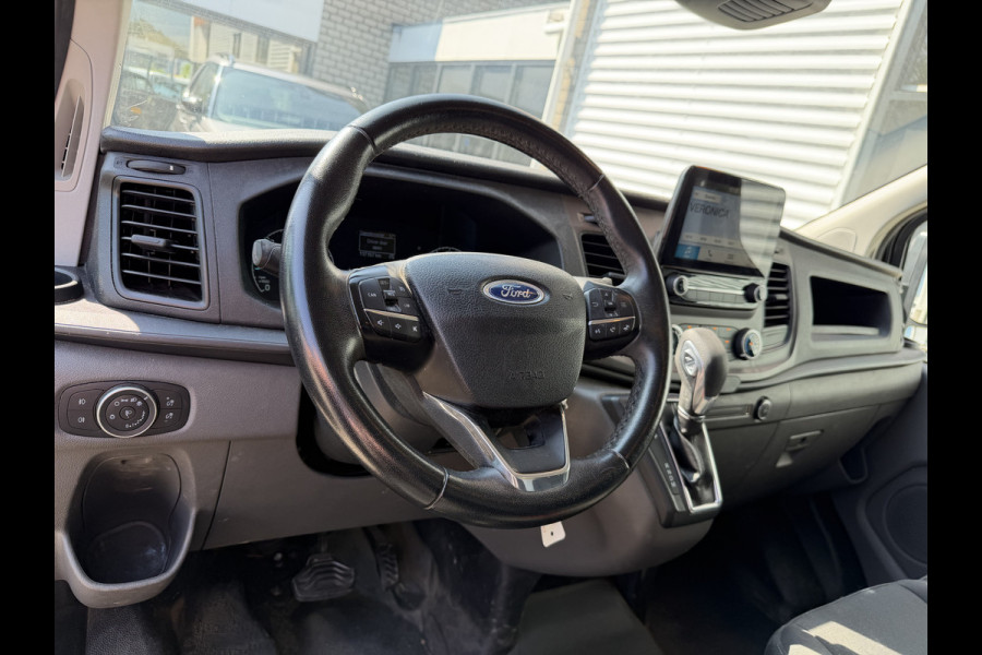 Ford Transit Custom 320 2.0 TDCI automaat L2H1 Trend / 3 persoons / vaste prijs rijklaar € 17.950 ex btw / lease vanaf € 302 / trekhaak / laadruimte gestoffeerd / airco / cruise / magneic grey metallic