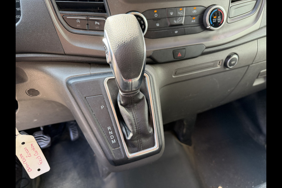 Ford Transit Custom 320 2.0 TDCI automaat L2H1 Trend / 3 persoons / vaste prijs rijklaar € 17.950 ex btw / lease vanaf € 302 / trekhaak / laadruimte gestoffeerd / airco / cruise / magneic grey metallic