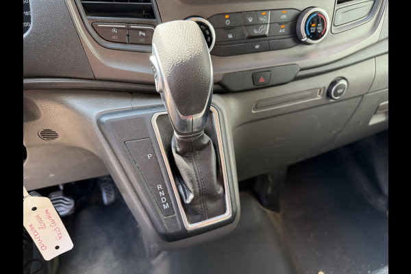 Ford Transit Custom 320 2.0 TDCI automaat L2H1 Trend / 3 persoons / vaste prijs rijklaar € 17.950 ex btw / lease vanaf € 302 / trekhaak / laadruimte gestoffeerd / airco / cruise / magneic grey metallic