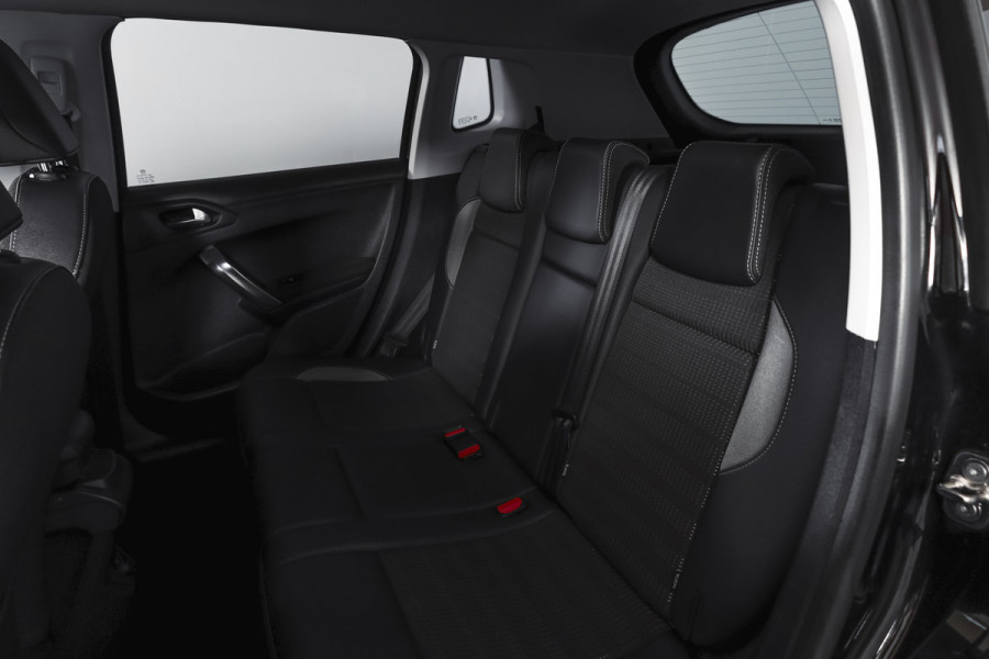 Peugeot 2008 1.2 PureTech Allure | Cruise | PDC | Camera | NAV+App.Connect | Auto.Airco | Trekhaak | LM 16" |