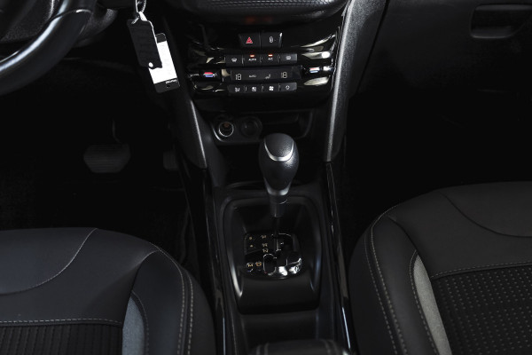 Peugeot 2008 1.2 PureTech Allure | Cruise | PDC | Camera | NAV+App.Connect | Auto.Airco | Trekhaak | LM 16" |
