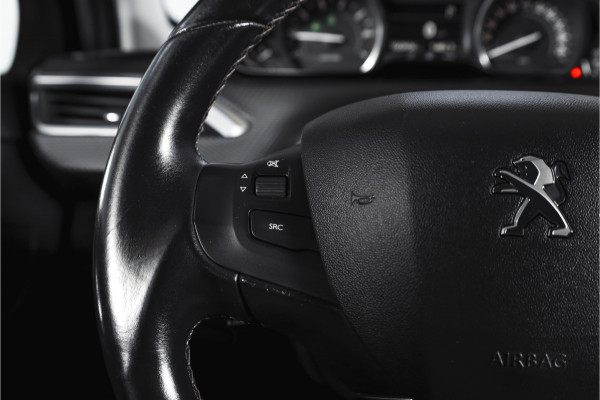 Peugeot 2008 1.2 PureTech Allure | Cruise | PDC | Camera | NAV+App.Connect | Auto.Airco | Trekhaak | LM 16" |
