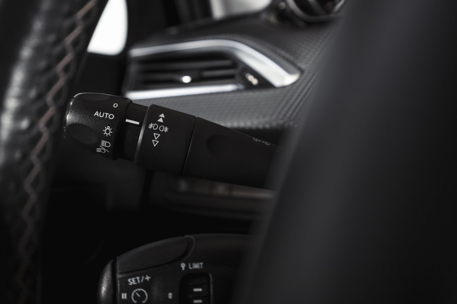 Peugeot 2008 1.2 PureTech Allure | Cruise | PDC | Camera | NAV+App.Connect | Auto.Airco | Trekhaak | LM 16" |