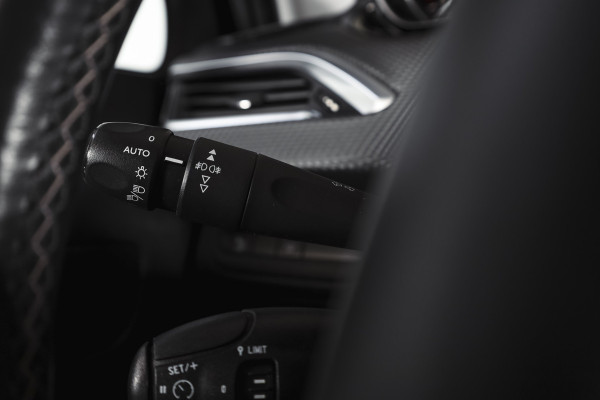 Peugeot 2008 1.2 PureTech Allure | Cruise | PDC | Camera | NAV+App.Connect | Auto.Airco | Trekhaak | LM 16" |