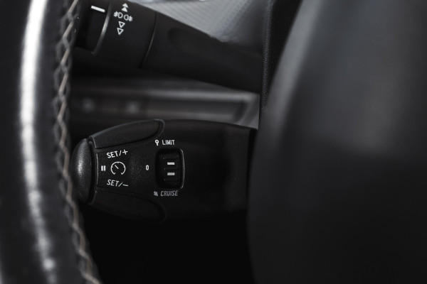 Peugeot 2008 1.2 PureTech Allure | Cruise | PDC | Camera | NAV+App.Connect | Auto.Airco | Trekhaak | LM 16" |