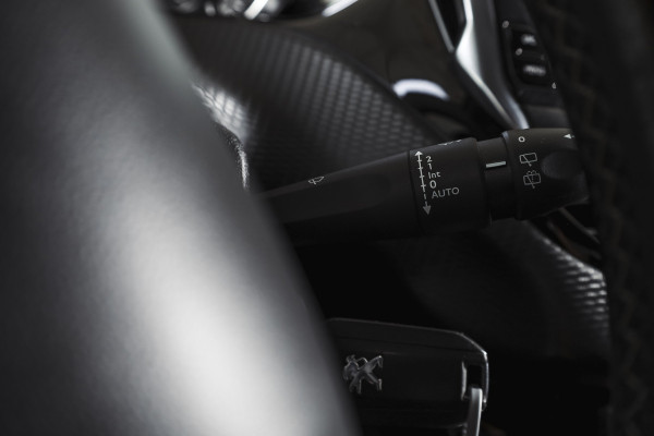 Peugeot 2008 1.2 PureTech Allure | Cruise | PDC | Camera | NAV+App.Connect | Auto.Airco | Trekhaak | LM 16" |
