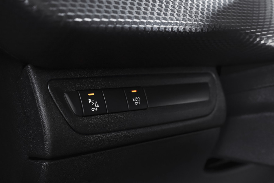Peugeot 2008 1.2 PureTech Allure | Cruise | PDC | Camera | NAV+App.Connect | Auto.Airco | Trekhaak | LM 16" |