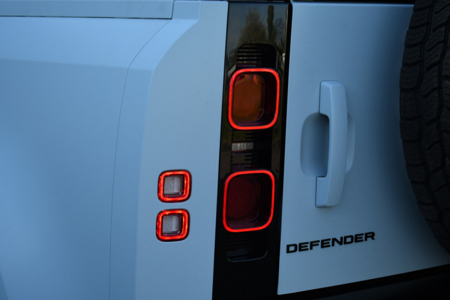 Land Rover Defender 110 D250 3.0 SE Luchtv 22-Kahn Meridian Memory 360