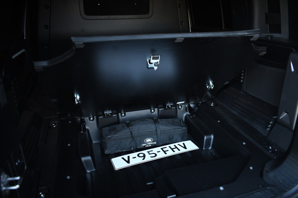 Land Rover Defender 110 D250 3.0 SE Luchtv 22-Kahn Meridian Memory 360