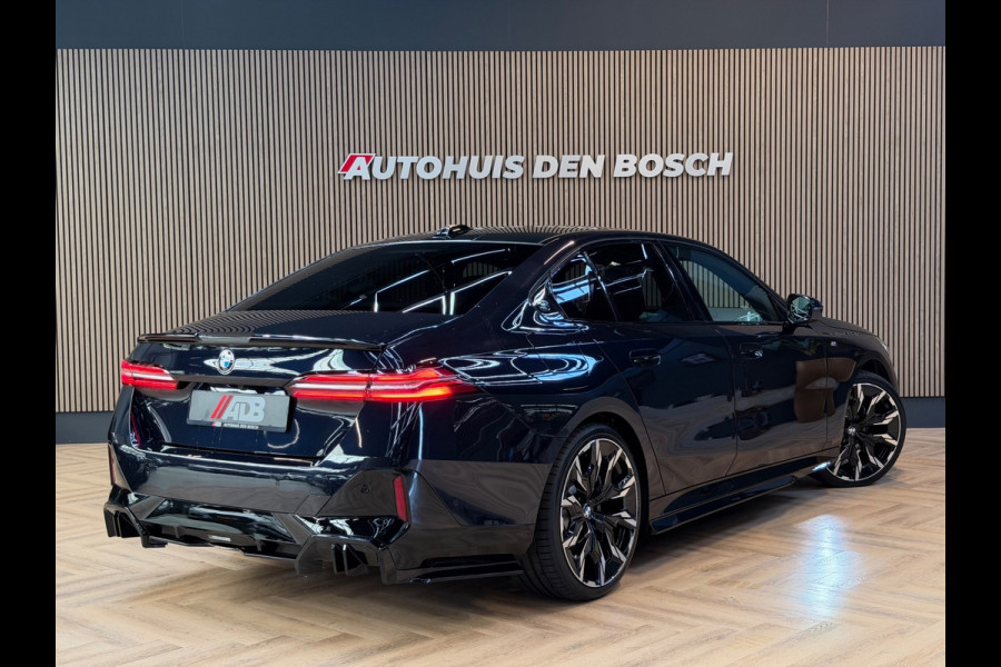 BMW 5 Serie 520i M Sport |Pano|Keyles|HeadUp|360|H&K|Carbon