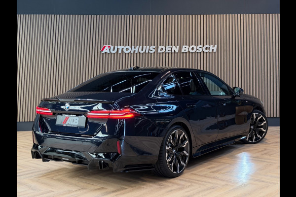 BMW 5 Serie 520i M Sport |Pano|Keyles|HeadUp|360|H&K|Carbon