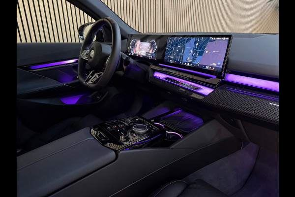 BMW 5 Serie 520i M Sport |Pano|Keyles|HeadUp|360|H&K|Carbon