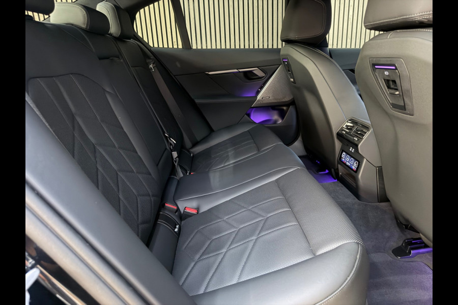 BMW 5 Serie 520i M Sport |Pano|Keyles|HeadUp|360|H&K|Carbon