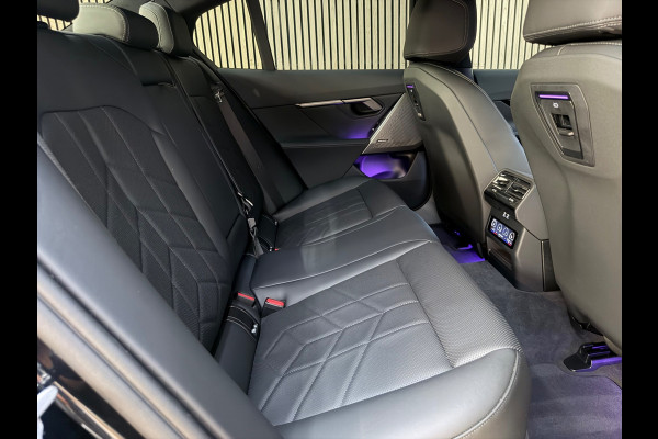 BMW 5 Serie 520i M Sport |Pano|Keyles|HeadUp|360|H&K|Carbon