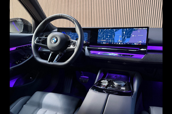 BMW 5 Serie 520i M Sport |Pano|Keyles|HeadUp|360|H&K|Carbon