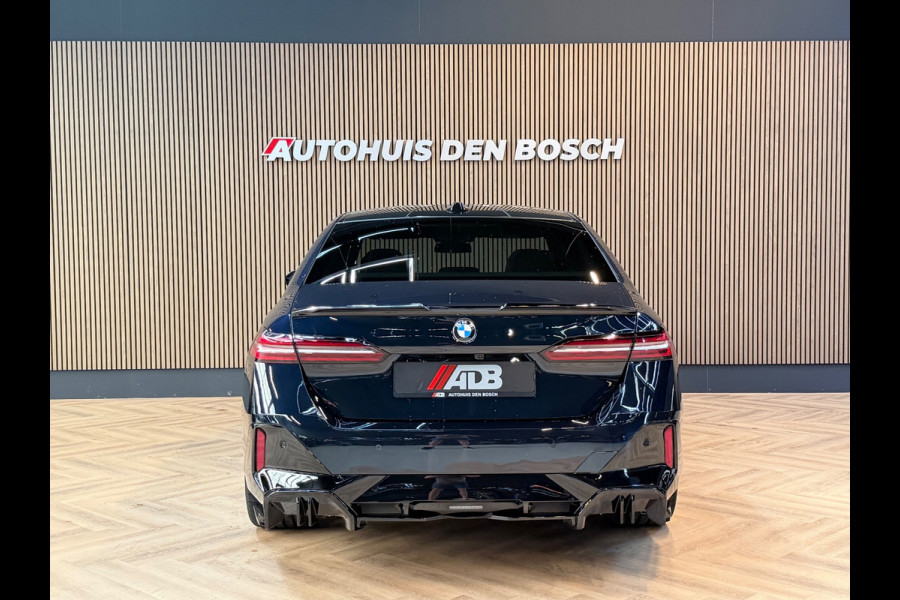 BMW 5 Serie 520i M Sport |Pano|Keyles|HeadUp|360|H&K|Carbon