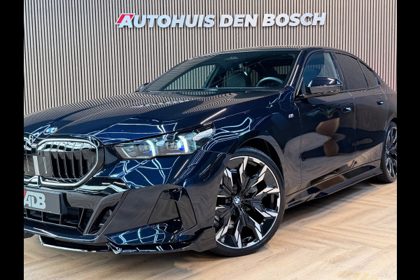 BMW 5 Serie 520i M Sport |Pano|Keyles|HeadUp|360|H&K|Carbon