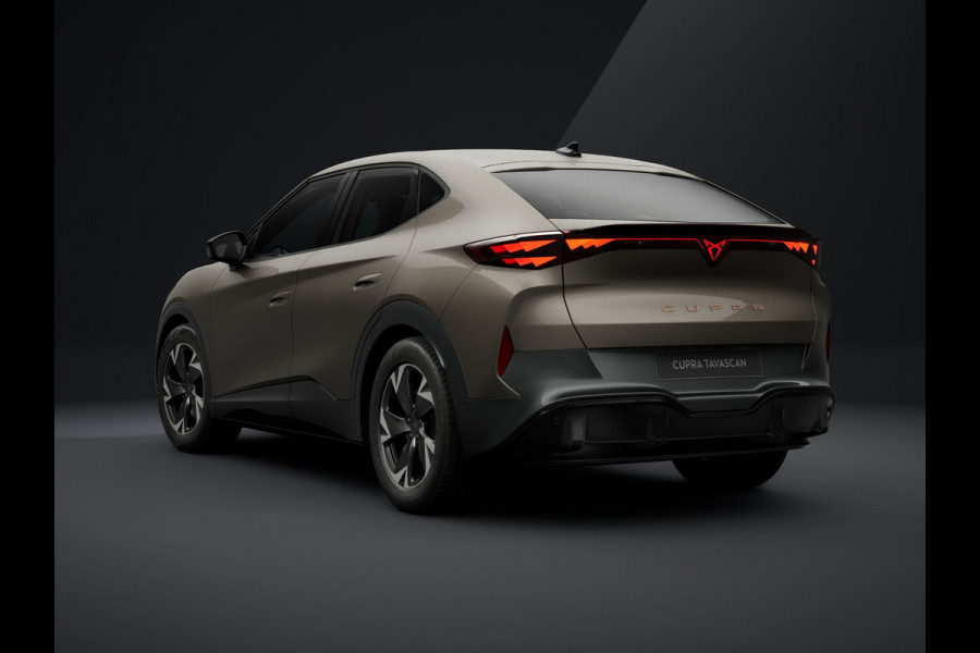CUPRA Tavascan 77 kWh | Nieuw! | Winter-Pack | Warmtepomp | Verlengde Fabrieksgarantie | 7x Op Voorraad | Adaptive Cruise Control | 3-Zone Clima | Verwarmde Voorruit | Keyless-Entry | Sfeerverlichting | Stoelverwarming | Carplay | Stuurverwarming | Getint Glas | 19 inch | Lane-Assist | Camera | Draadloos Laden |