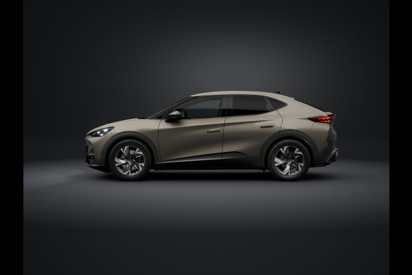 CUPRA Tavascan 77 kWh | Nieuw! | Winter-Pack | Warmtepomp | Verlengde Fabrieksgarantie | 7x Op Voorraad | Adaptive Cruise Control | 3-Zone Clima | Verwarmde Voorruit | Keyless-Entry | Sfeerverlichting | Stoelverwarming | Carplay | Stuurverwarming | Getint Glas | 19 inch | Lane-Assist | Camera | Draadloos Laden |