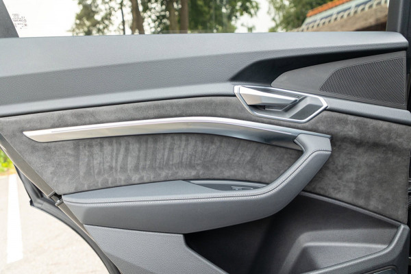 Audi e-tron Sportback 55 quattro S-Line 95 kWh Soh 92% I Panoramadak I Leder I B&O I Adaptive Cruise I HeadUp I Luchtvering