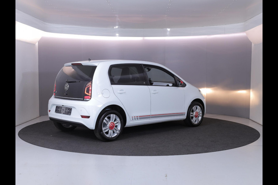 Volkswagen up! 1.0 Beats 65 pk | Navigatie via App | Parkeersensoren achter | Achteruitrijcamera | Autom. airco | Cruise control | Stoelverwarming |