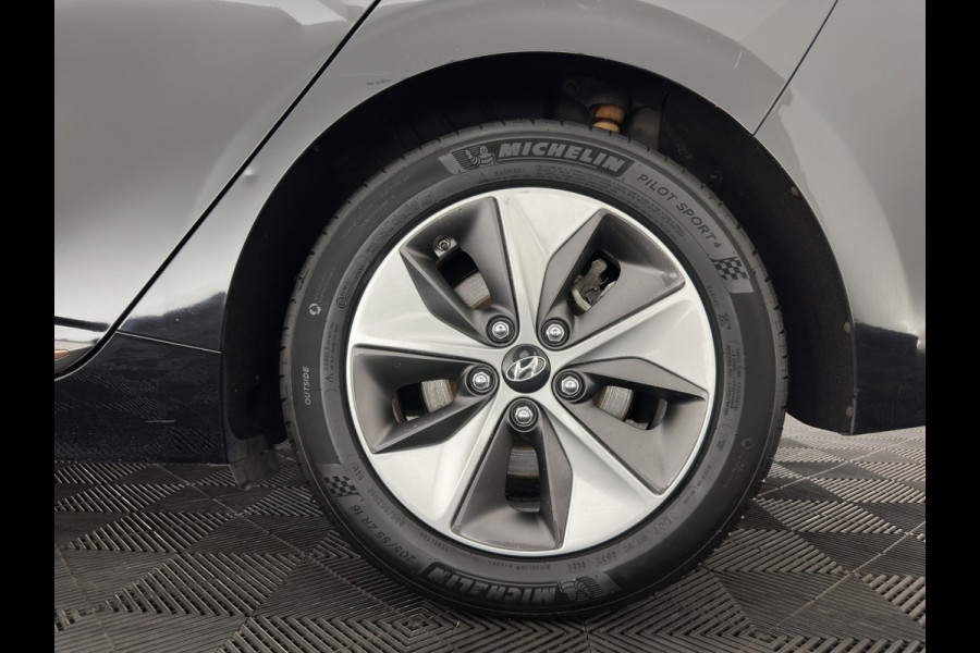 Hyundai IONIQ Comfort EV (INCL.BTW) Aut. *ADAPTIVE-CRUISE | DIGI-COCKPIT | SHIFTPADDLES | LANE-ASSIST | CCS-FASTLOADER | CRUISE | CAMERA | KEYLESS | DAB+ | NAVI-FULLMAP | ECC | PDC | 16"*