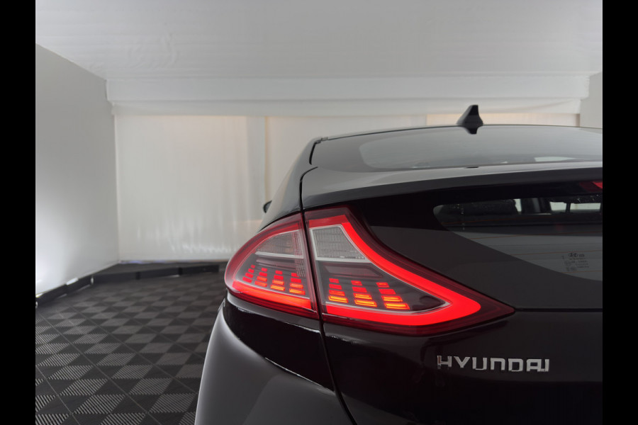 Hyundai IONIQ Comfort EV (INCL.BTW) Aut. *ADAPTIVE-CRUISE | DIGI-COCKPIT | SHIFTPADDLES | LANE-ASSIST | CCS-FASTLOADER | CRUISE | CAMERA | KEYLESS | DAB+ | NAVI-FULLMAP | ECC | PDC | 16"*