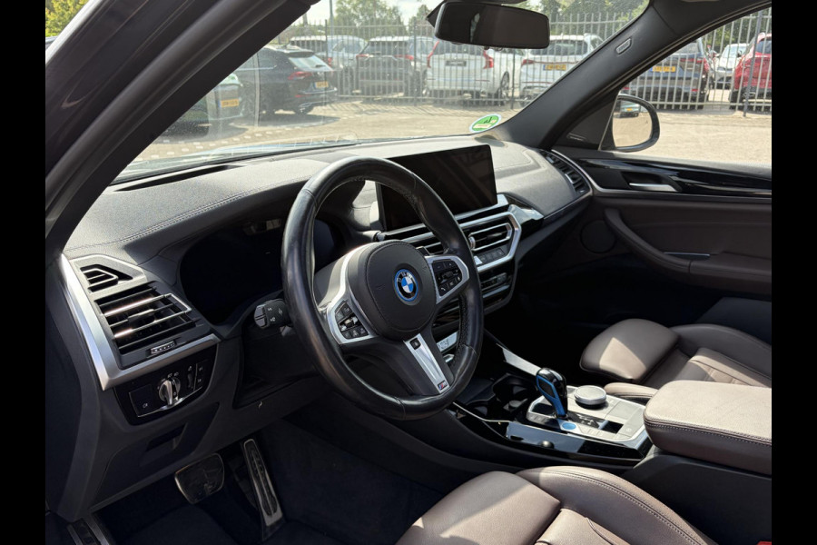 BMW iX3 High Executive 80 kWh | M Sport | Panoramadak | Trekhaak wegklapbaar | Harman/kardon | Keyless entry | Sportstoelen | Stoelverwarming | 360 graden camera | Head Up Display