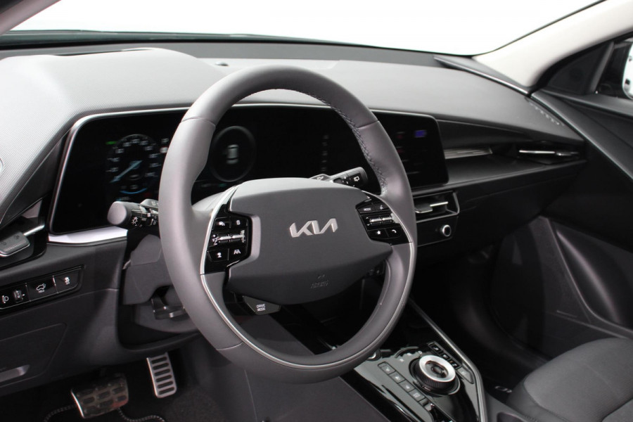 Kia Niro EV DynamicPlusLine 64.8 kWh SOH 100% Navigatie Half Leder Schuif-kantel dak Elektrische bedienbare achterklep DAB Led Camera