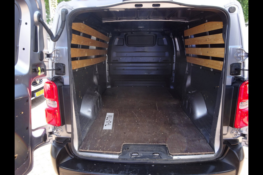 Toyota ProAce Worker 2.0 D-4D Navigator Long L3 AIRCO NAVIGATIE 3 ZITSPLAATSEN