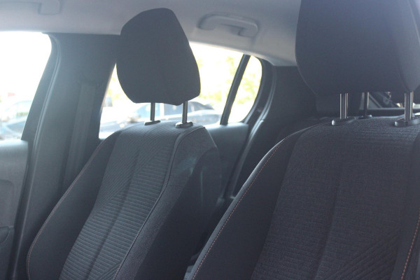 Peugeot 208 1.2 100PK STYLE | APPLE CARPLAY/ANDROID AUTO | CRUISE CONTROL | AIRCO | PARKEERSENSOREN ACHTER | DAB+ RADIO | LICHT SENSOR | LAGE KM STAND! |
