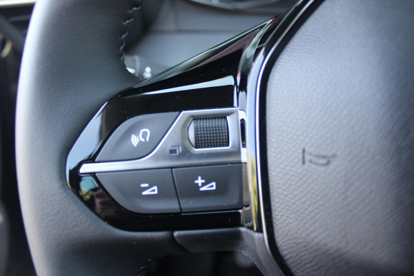 Peugeot 208 1.2 100PK STYLE | APPLE CARPLAY/ANDROID AUTO | CRUISE CONTROL | AIRCO | PARKEERSENSOREN ACHTER | DAB+ RADIO | LICHT SENSOR | LAGE KM STAND! |