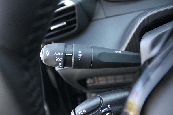 Peugeot 208 1.2 100PK STYLE | APPLE CARPLAY/ANDROID AUTO | CRUISE CONTROL | AIRCO | PARKEERSENSOREN ACHTER | DAB+ RADIO | LICHT SENSOR | LAGE KM STAND! |